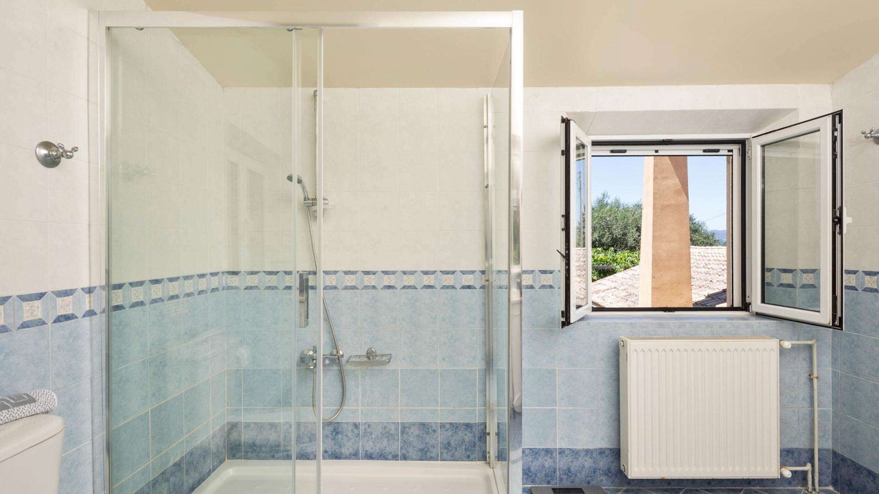 Photo of Bathroom in Vatos