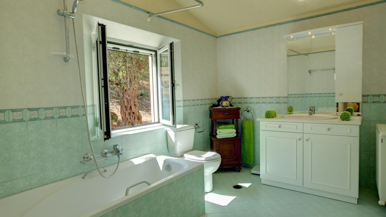 Photo of Bathroom in Vatos