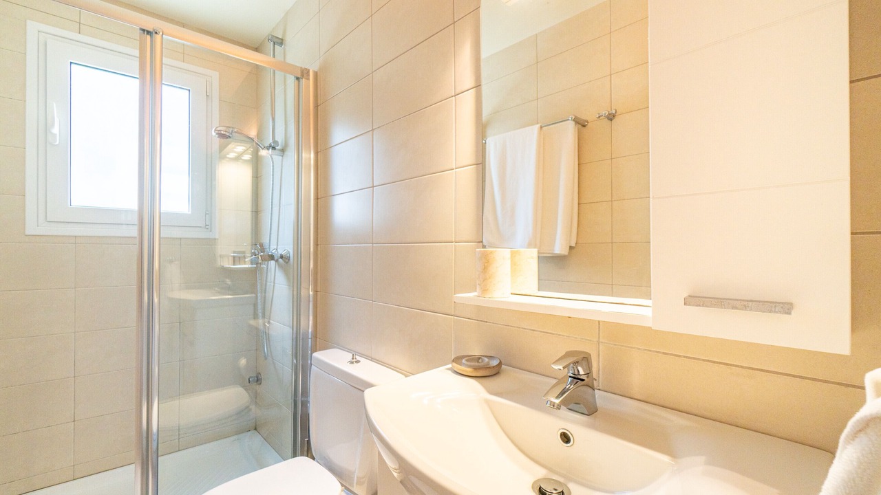 Photo of Bathroom in Petaleia