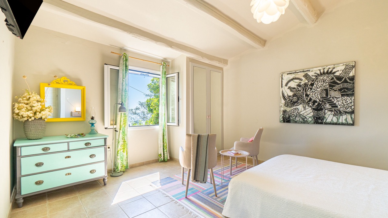 Photo of Bedroom in Petaleia