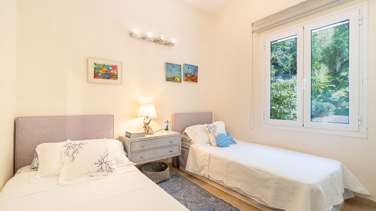 Photo of Bedroom in Petaleia