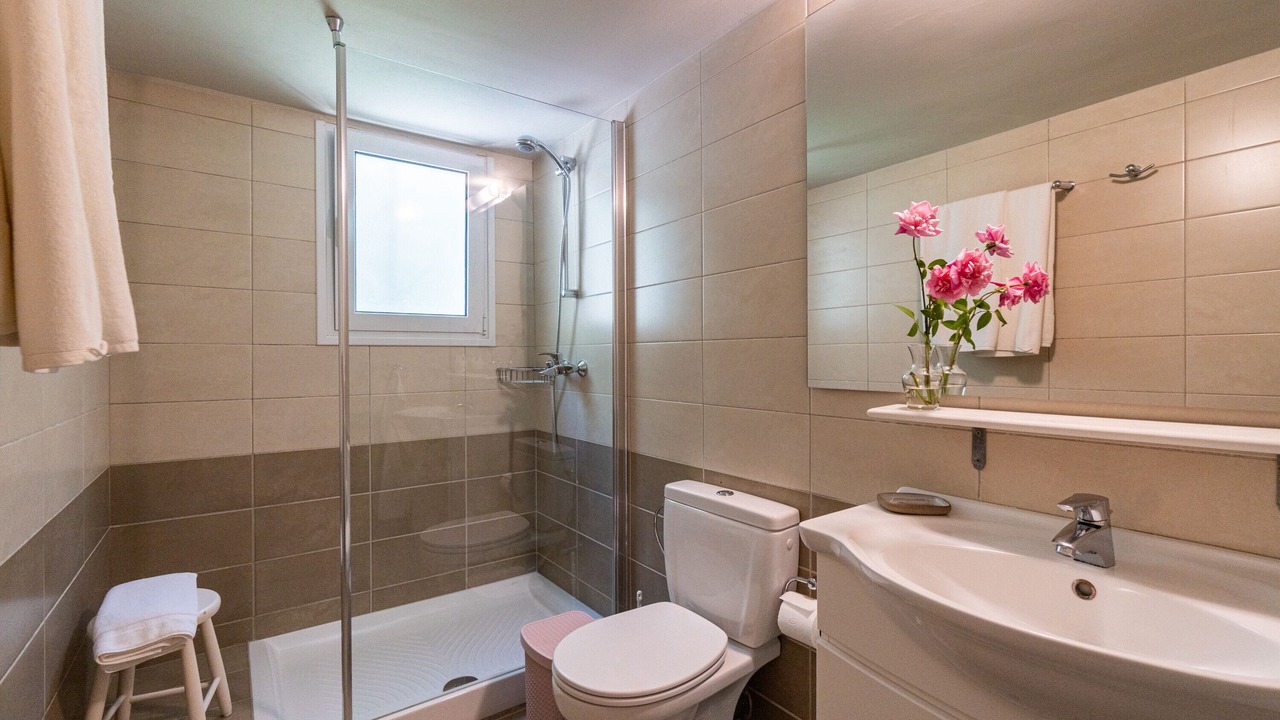 Photo of Bathroom in Petaleia
