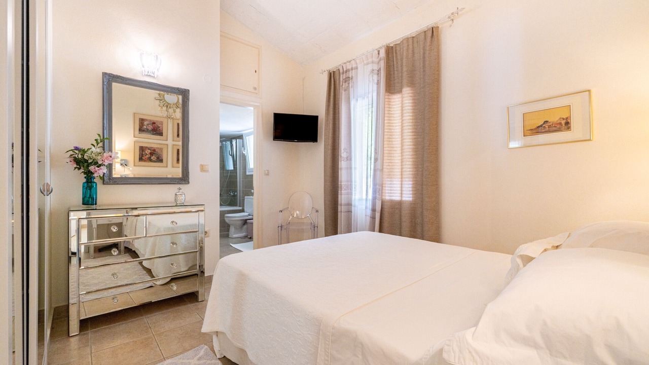 Photo of Bedroom in Petaleia