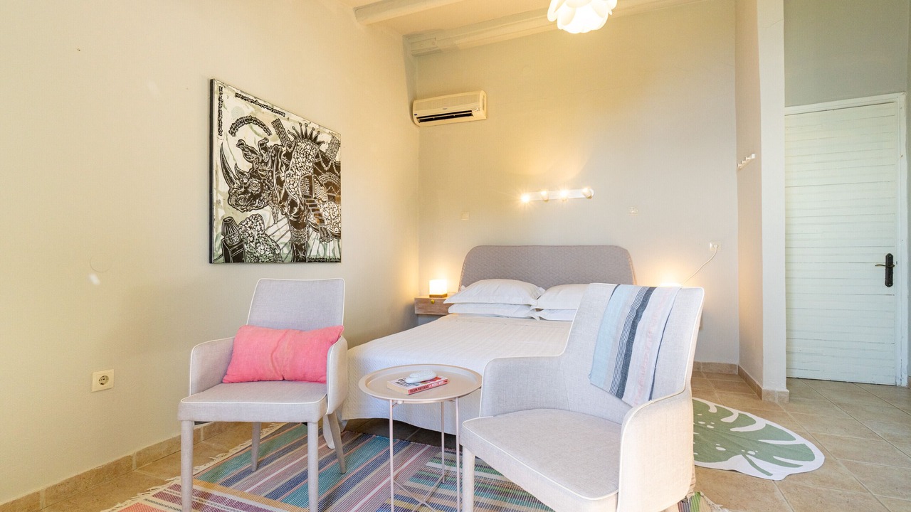 Photo of Bedroom in Petaleia
