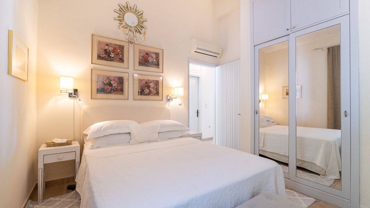 Photo of Bedroom in Petaleia