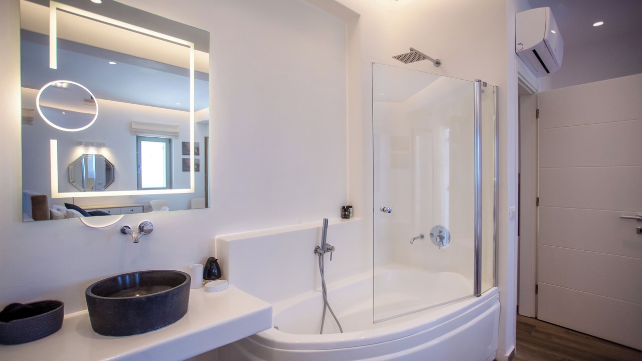 Photo of Bathroom in Faros Armenistis