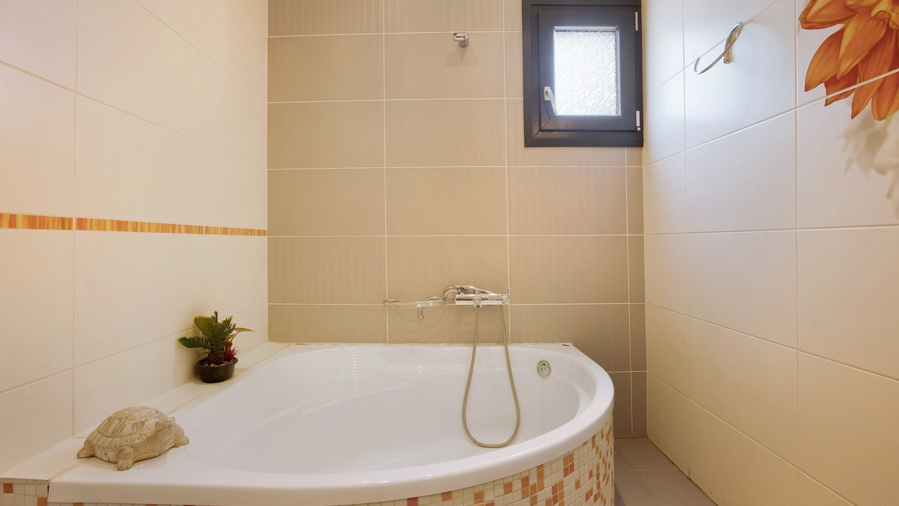 Photo of Bathroom in Meso Gerakari