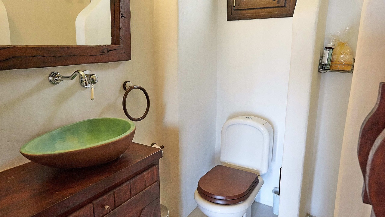 Photo of Bathroom in Pisses