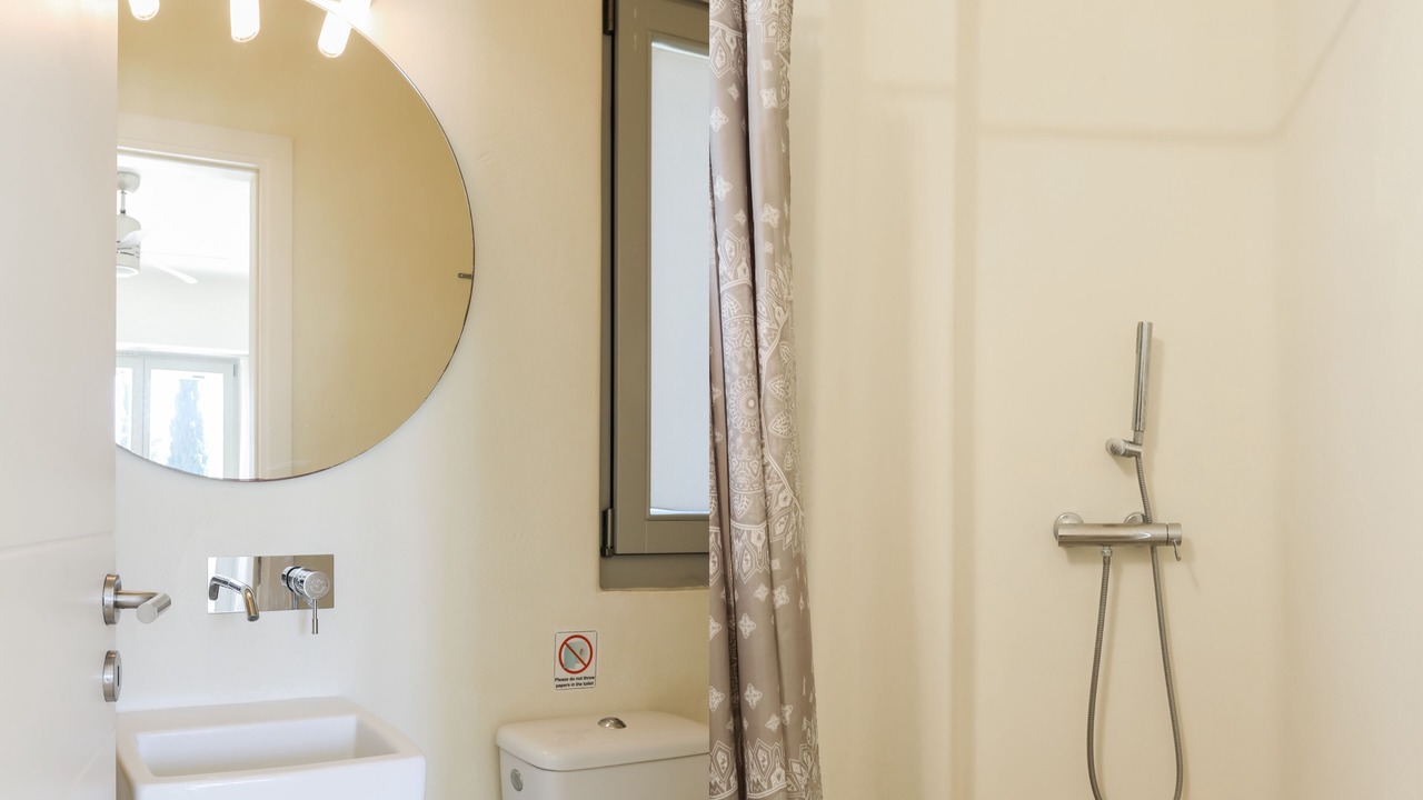 Photo of Bathroom in Perdhika