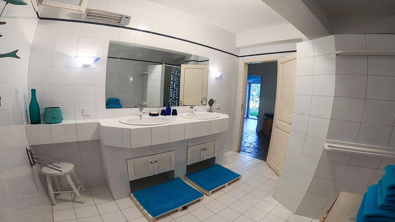 Photo of Bathroom in Foinikounta