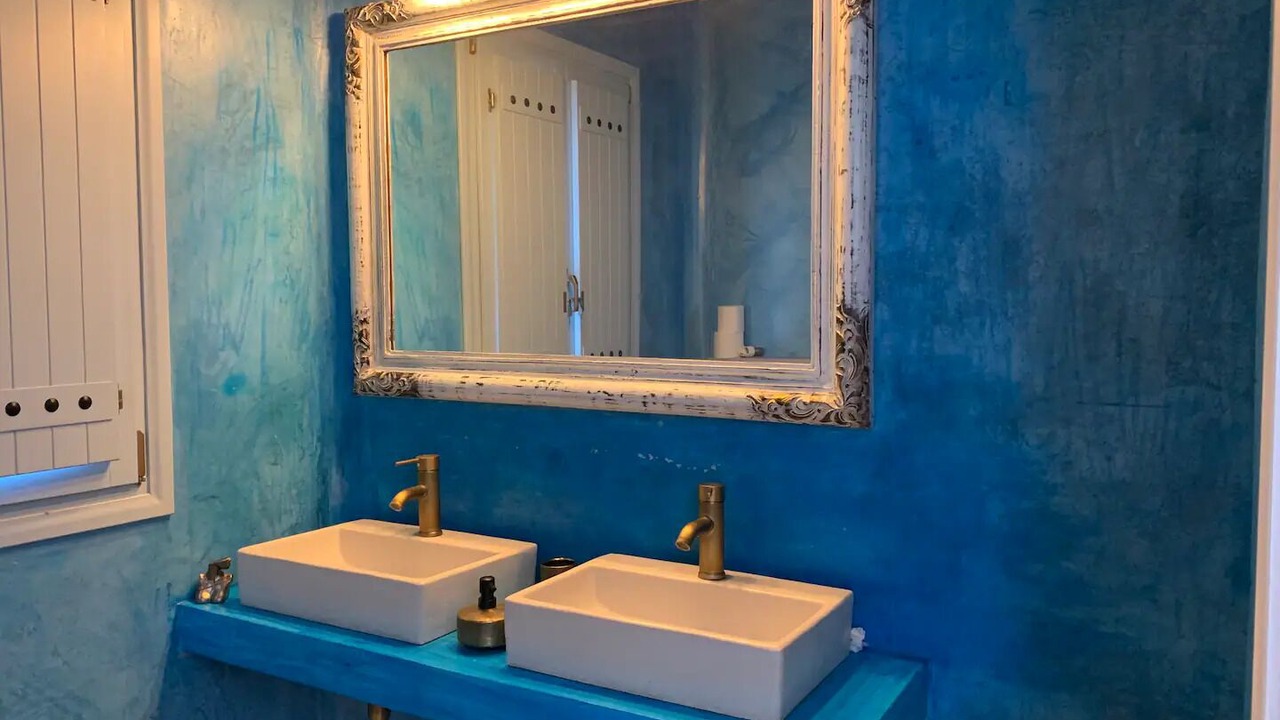 Photo of Bathroom in Paleopolis
