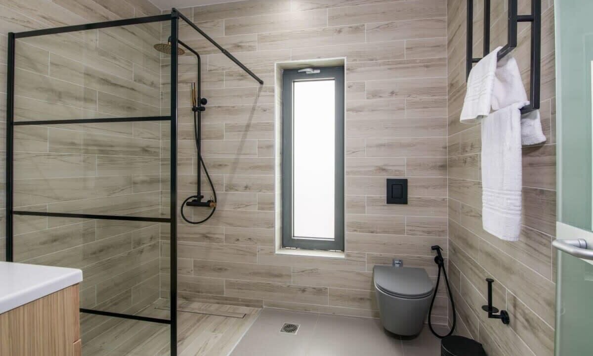 Photo of Bathroom in Skines