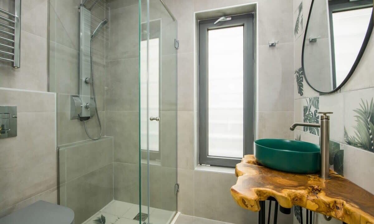 Photo of Bathroom in Skines