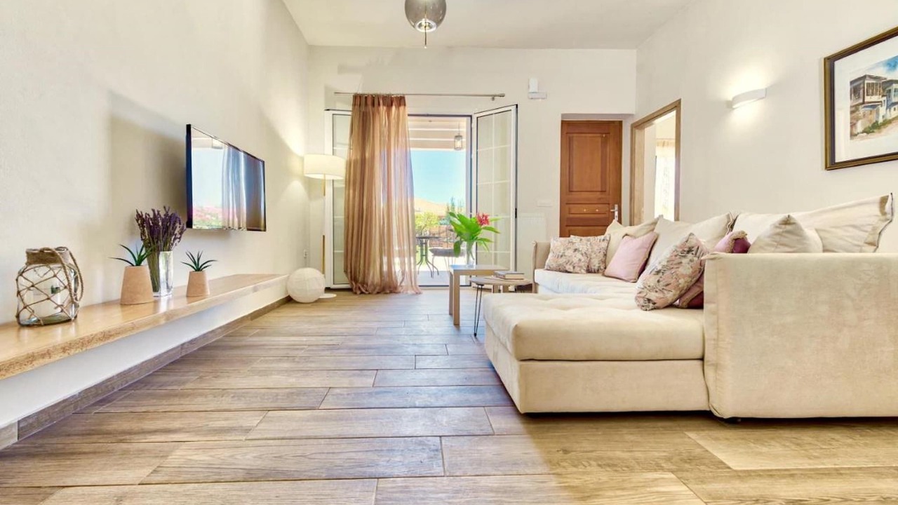 Photo of Livingroom in Pigadhakia