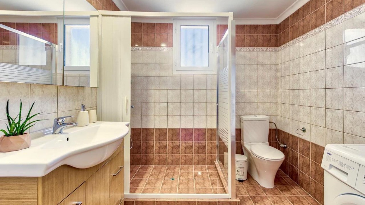 Photo of Bathroom in Pigadhakia