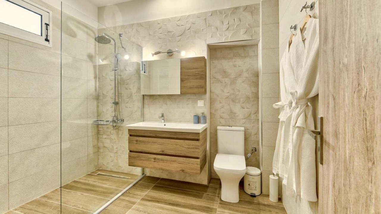 Photo of Bathroom in Pigadhakia