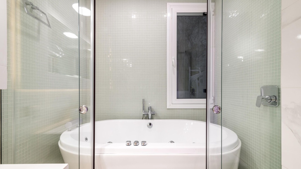 Photo of Bathroom in Neromilos