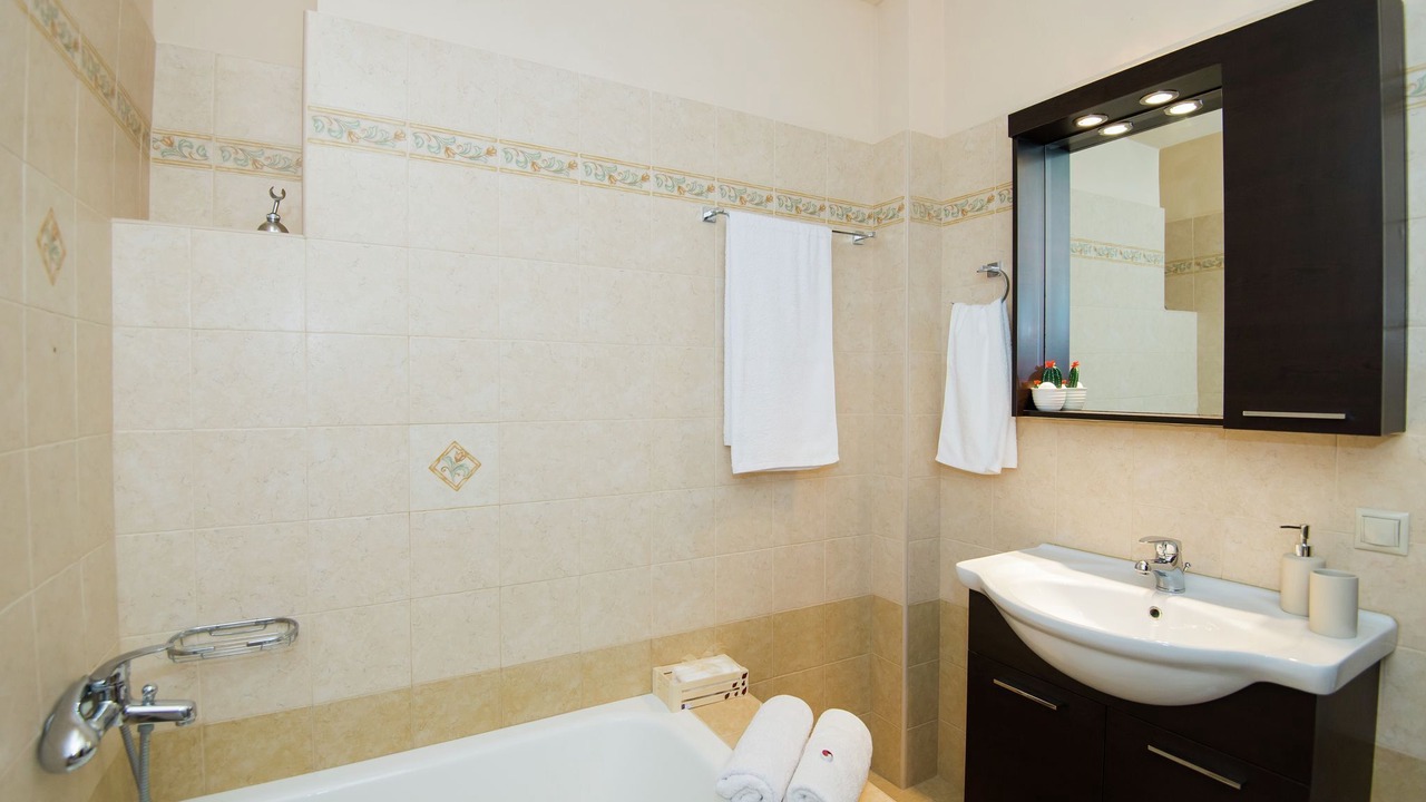 Photo of Bathroom in Platanes