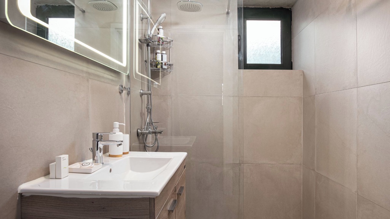 Photo of Bathroom in East Mani