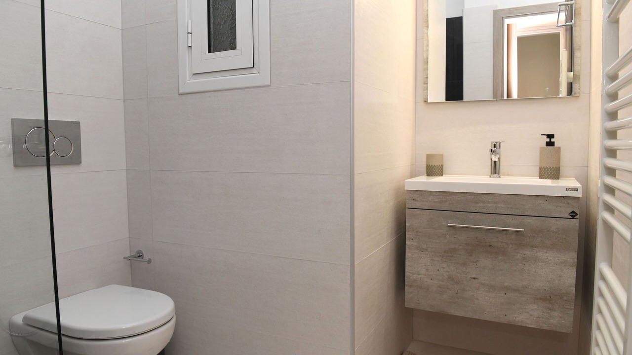 Photo of Bathroom in Ampelokipoi