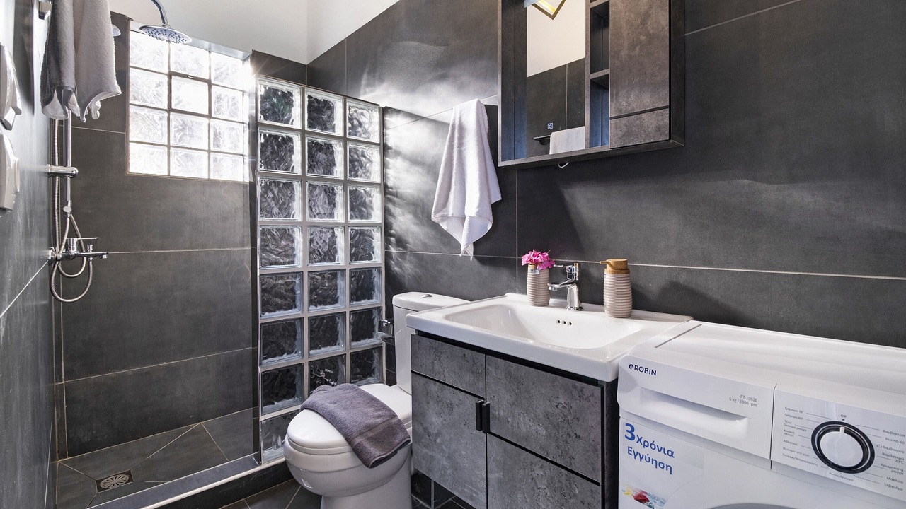Photo of Bathroom in Katomerion