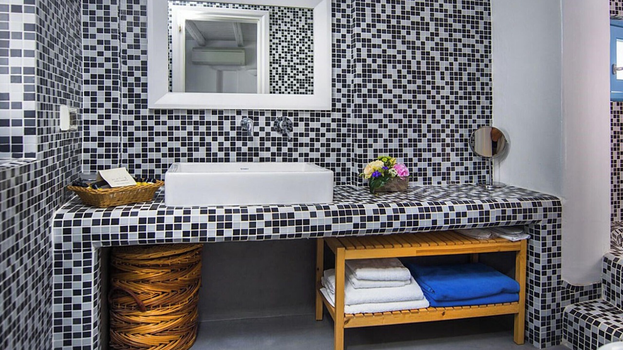 Photo of Bathroom in Kamari
