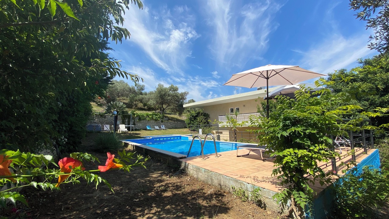 Photo of Outdoor in Adelianos Kampos
