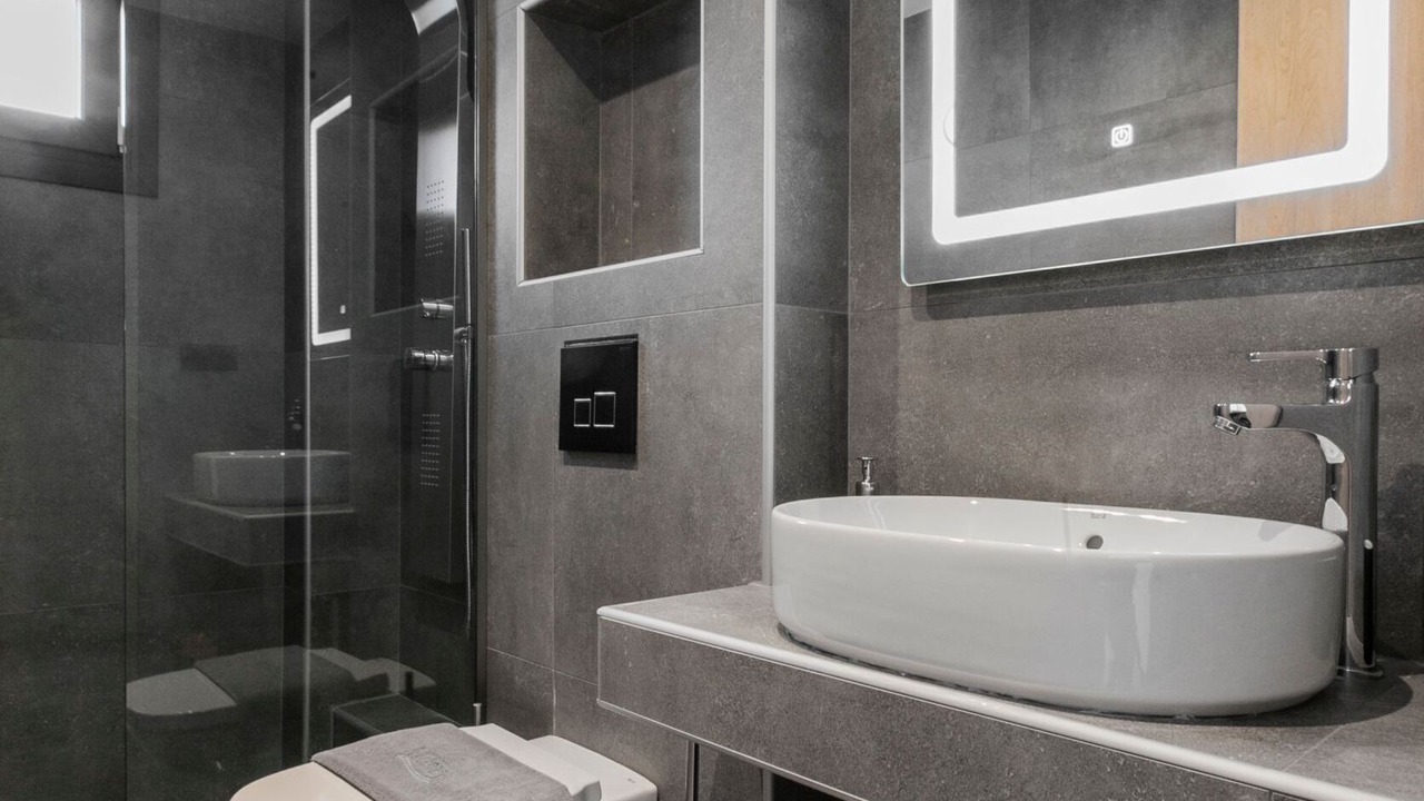 Photo of Bathroom in Polichrono