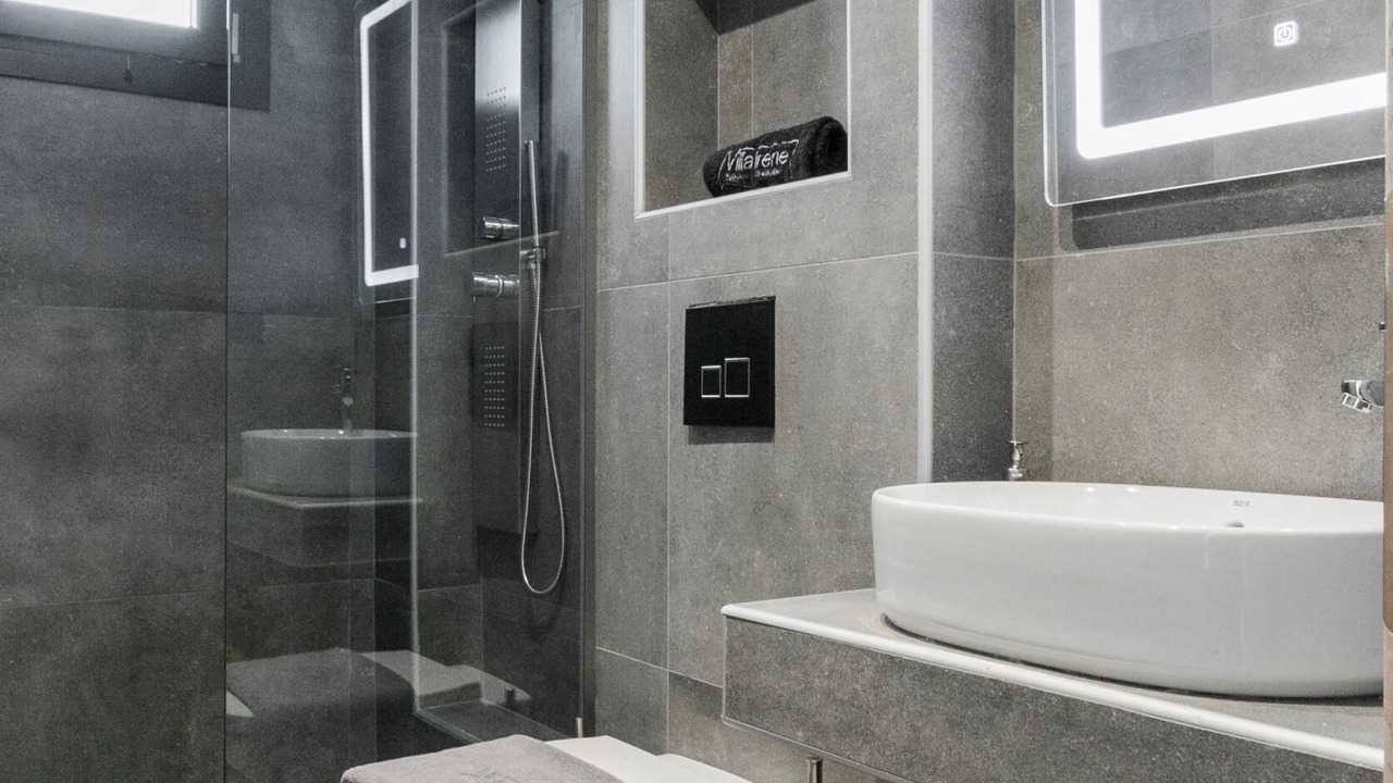 Photo of Bathroom in Polichrono