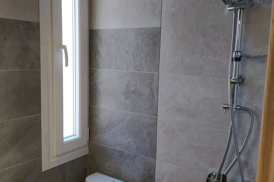 Photo of Bathroom in Paleopolis