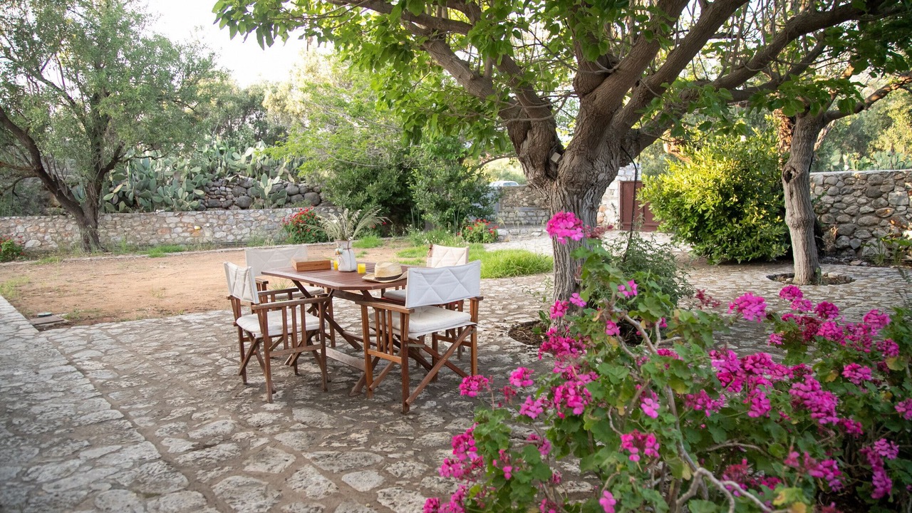 Photo of Outdoor in Charouda