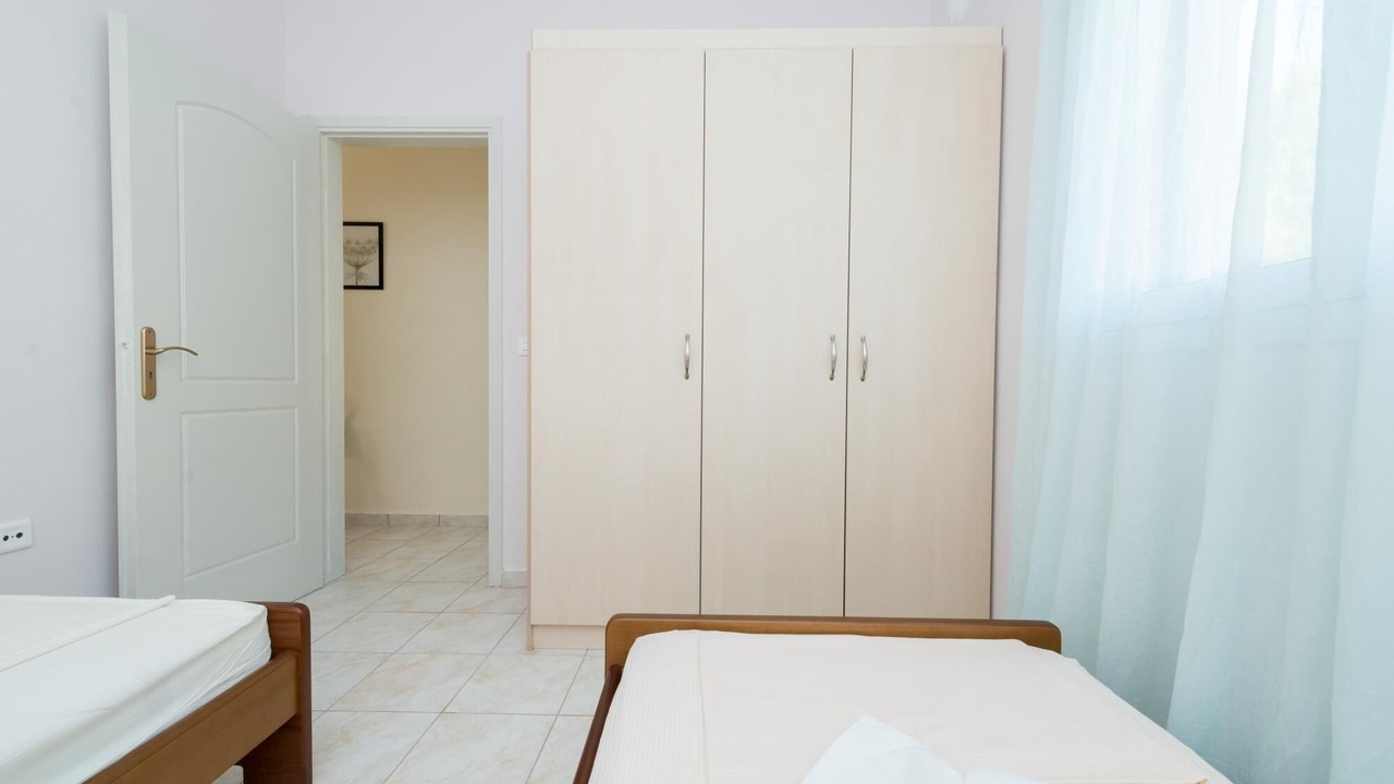 Photo of Bedroom in Dhrakata