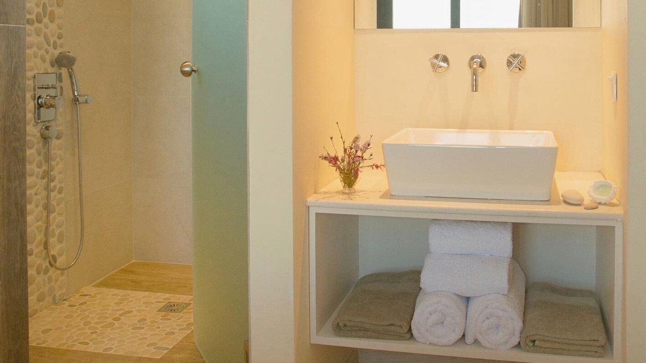 Photo of Bathroom in Petaleia