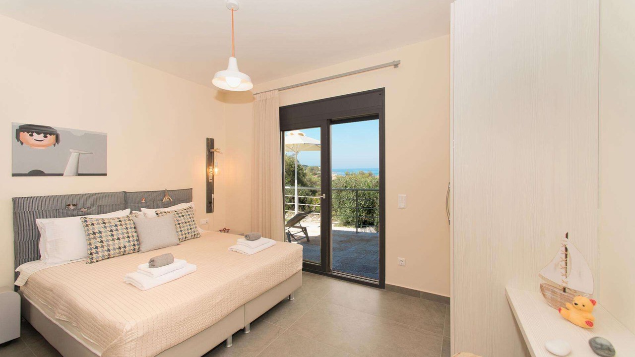 Photo of Bedroom in Petaleia
