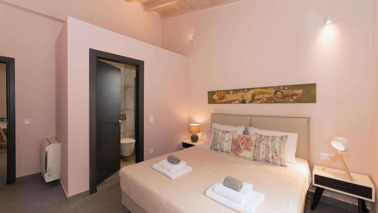 Photo of Bedroom in Petaleia