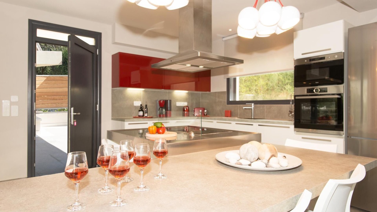 Photo of Kitchen in Petaleia