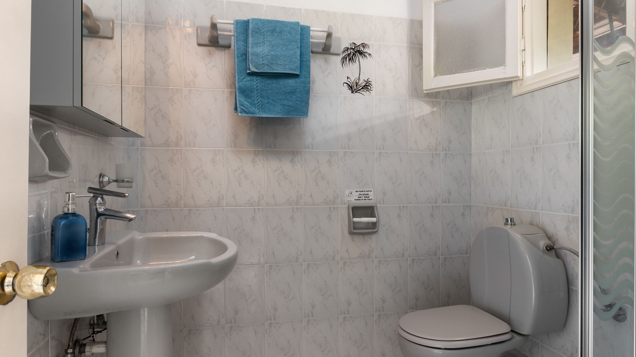 Photo of Bathroom in Messonghi