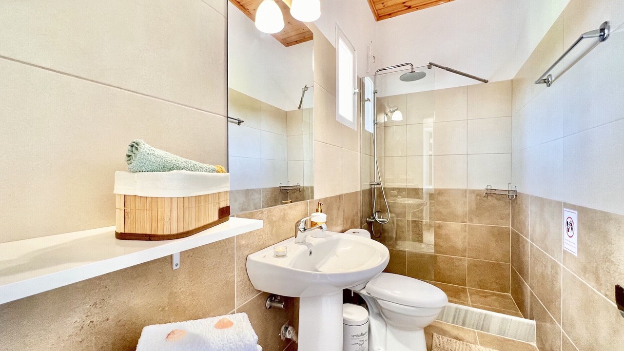 Photo of Bathroom in Astrakeri