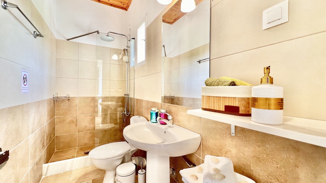 Photo of Bathroom in Astrakeri