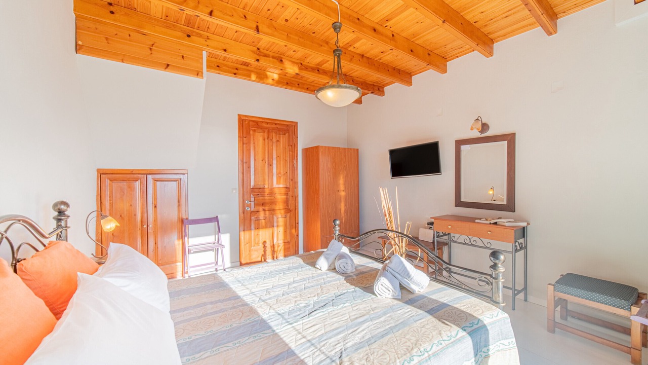 Photo of Bedroom in Chlomos