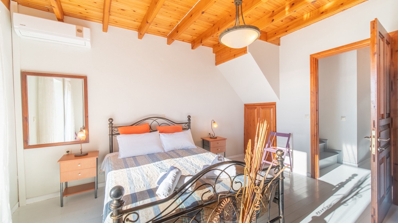 Photo of Bedroom in Chlomos