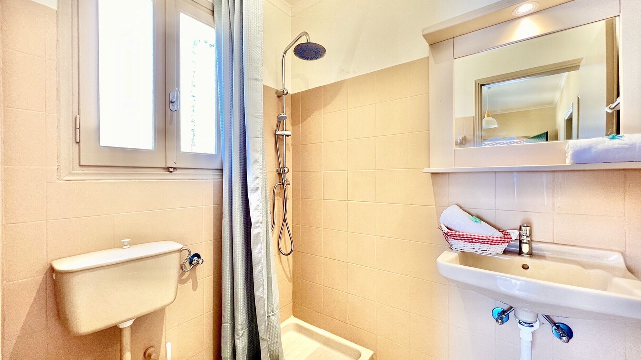 Photo of Bathroom in Agios Stefanos Avliotes