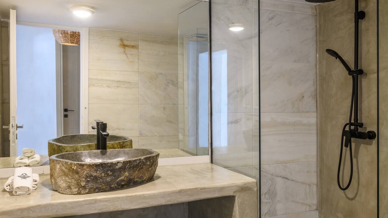 Photo of Bathroom in Plintri