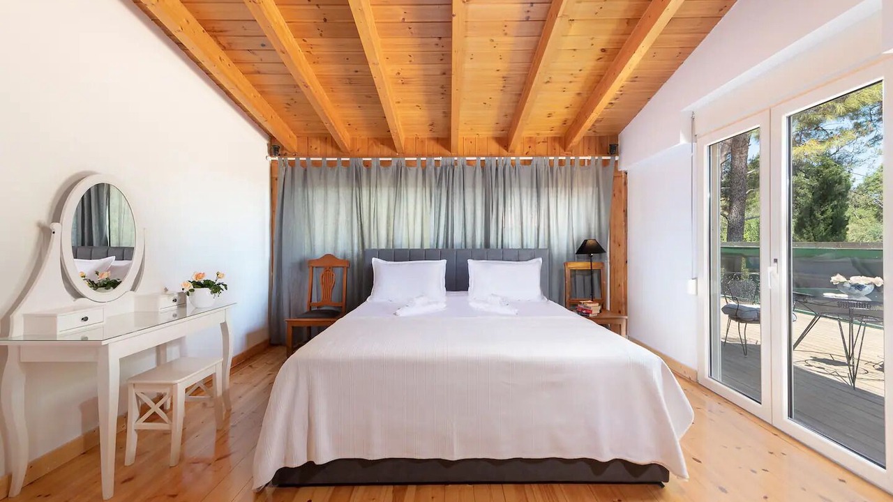 Photo of Bedroom in Salakos