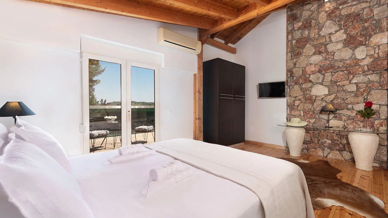 Photo of Bedroom in Salakos