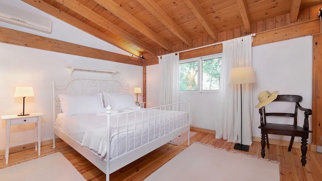 Photo of Bedroom in Salakos