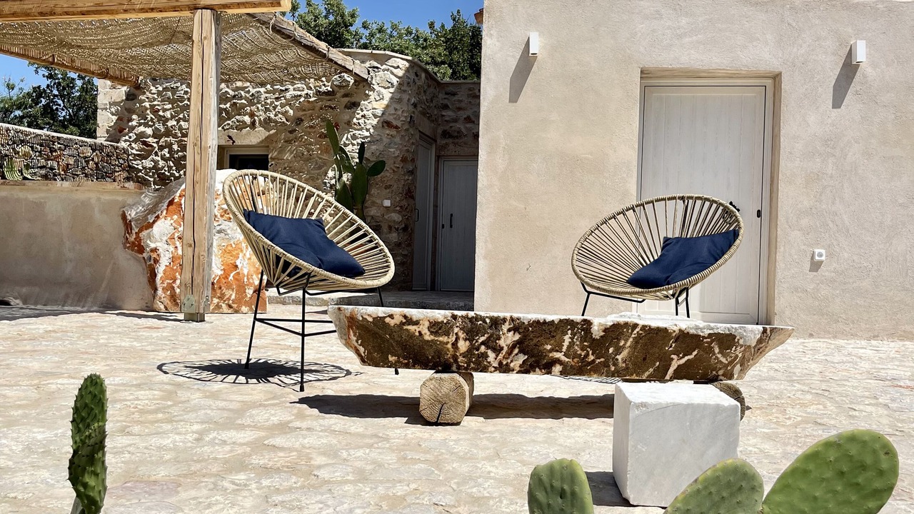 Photo of Patio Balcony in East Mani