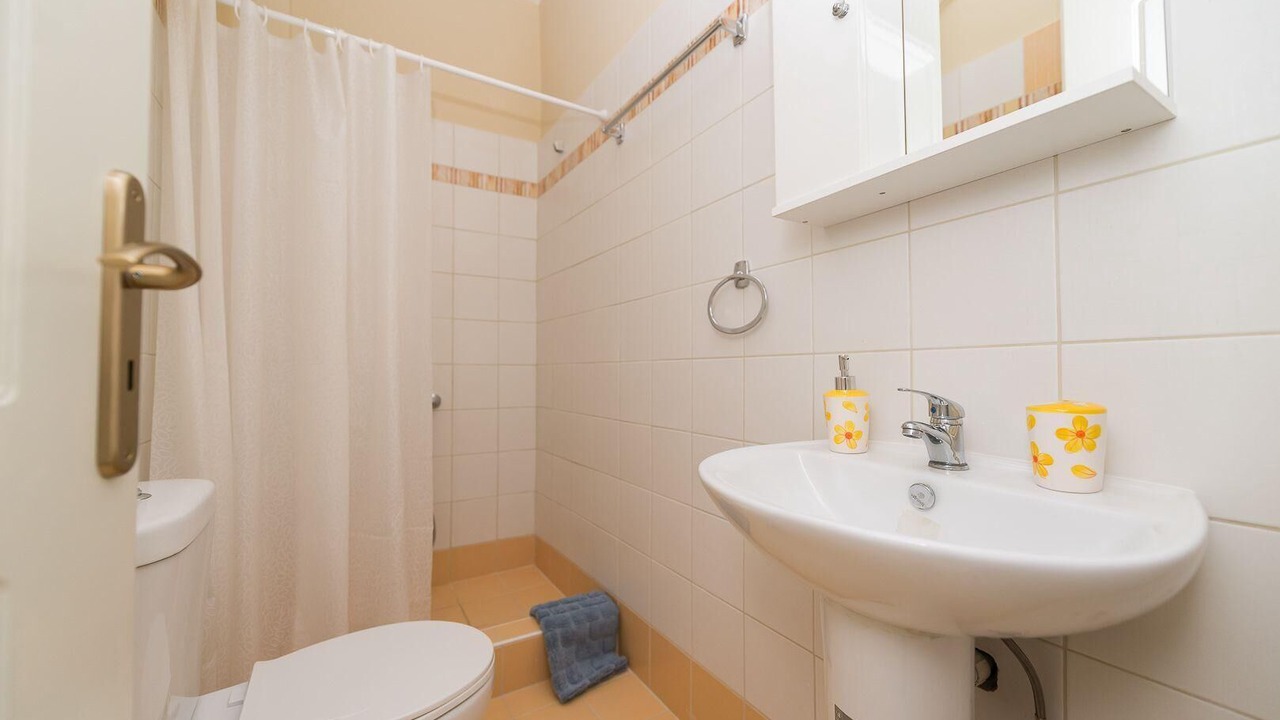 Photo of Bathroom in Dhrakata