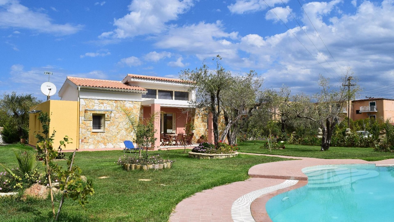 Photo of Outdoor in Messonghi