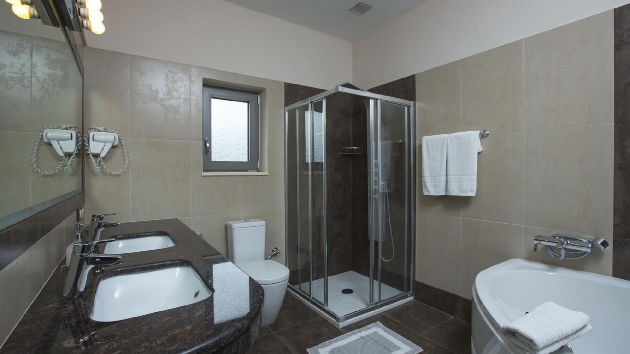 Photo of Bathroom in Notos